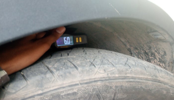 2019 Mahindra XUV300 W8 (O) 1.5 DIESEL, Diesel, Manual, 1,52,000 km, tyre