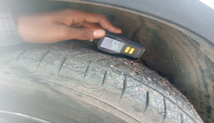 2019 Mahindra XUV300 W8 (O) 1.5 DIESEL, Diesel, Manual, 1,52,000 km, tyre