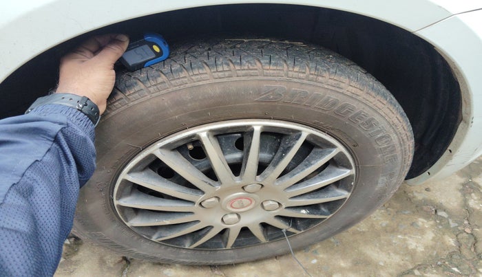 2012 Maruti Swift VXI, Petrol, Manual, 53,945 km, tyre