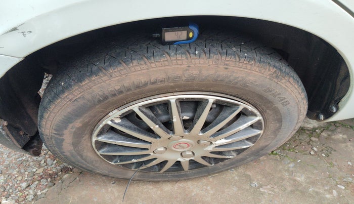 2012 Maruti Swift VXI, Petrol, Manual, 53,945 km, tyre