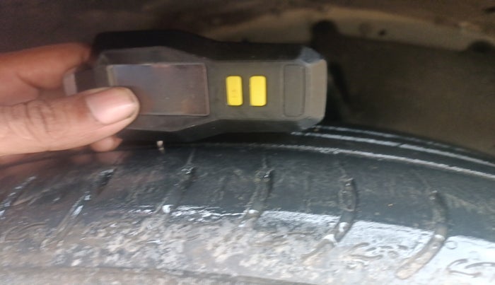 2017 Toyota Innova Crysta 2.7 GX 8 STR, Petrol, Manual, 65,920 km, tyre