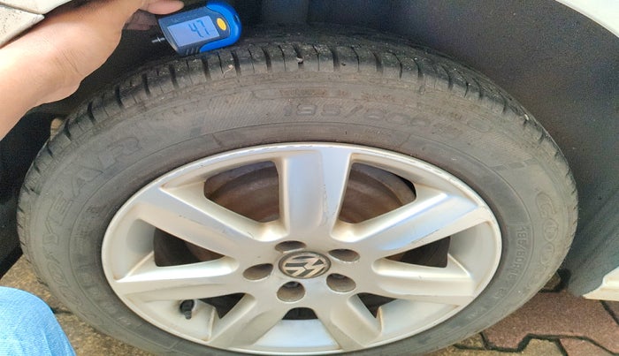 2011 Volkswagen Vento HIGHLINE PETROL AT, Petrol, Automatic, 68,439 km, tyre
