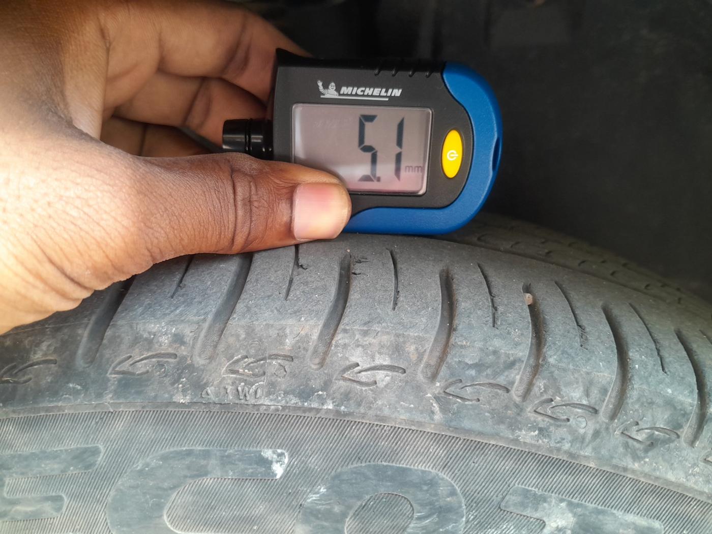 2023 Tata ALTROZ XZA, Petrol, Automatic, 13,100 km, tyre