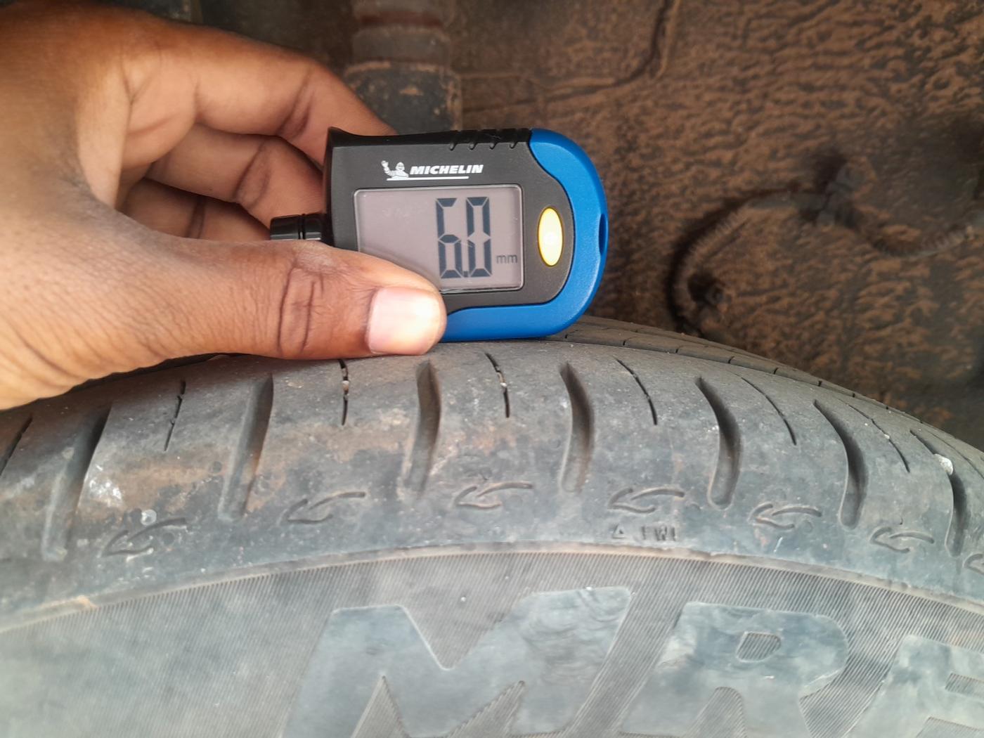 2023 Tata ALTROZ XZA, Petrol, Automatic, 13,100 km, tyre