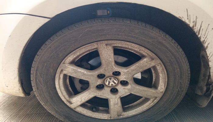 2013 Volkswagen Vento HIGHLINE DIESEL 1.6, Diesel, Manual, 1,98,864 km, tyre