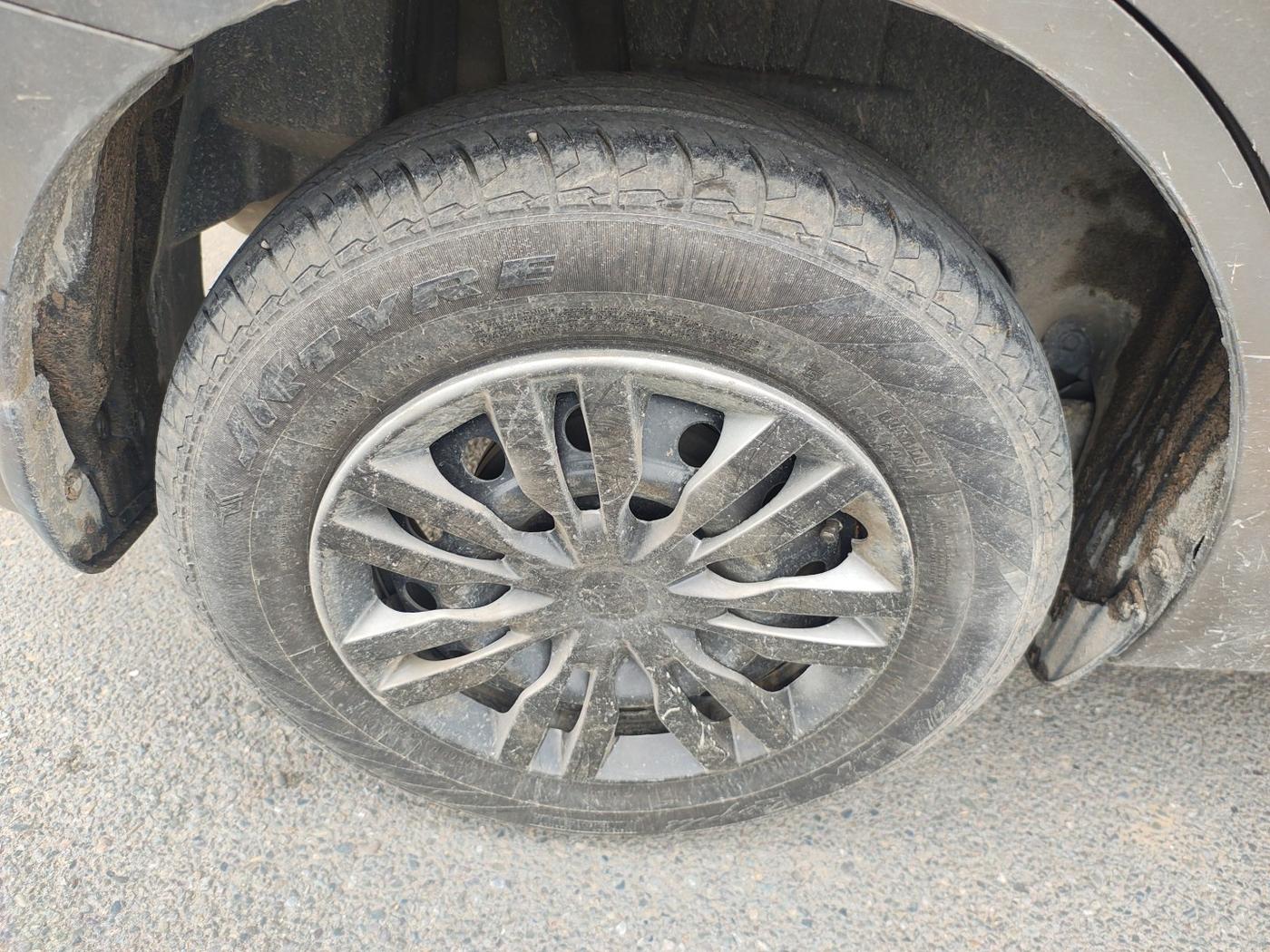 2018 Maruti Dzire VDI, Diesel, Manual, 71,298 km, tyre