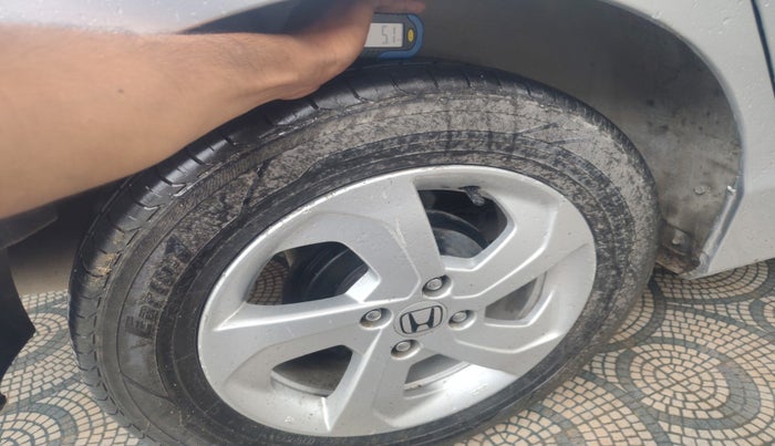 2015 Honda City 1.5L I-VTEC V MT, Petrol, Manual, 1,50,549 km, tyre