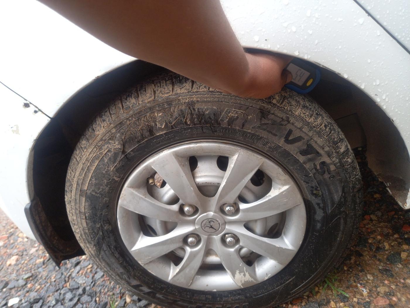 2017 Hyundai Eon ERA +, Petrol, Manual, 48,166 km, tyre