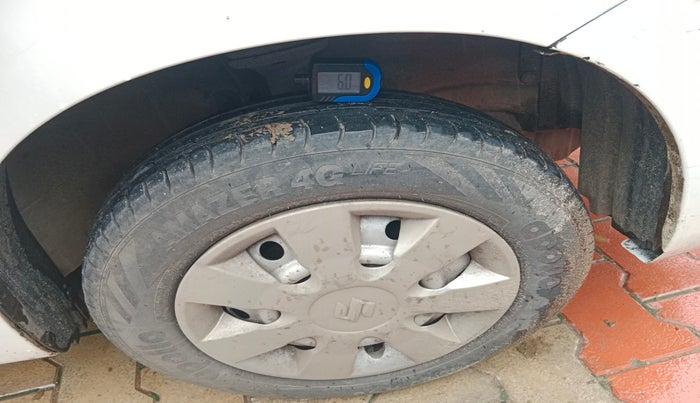 2014 Maruti Wagon R 1.0 LXI, Petrol, Manual, 52,381 km, tyre