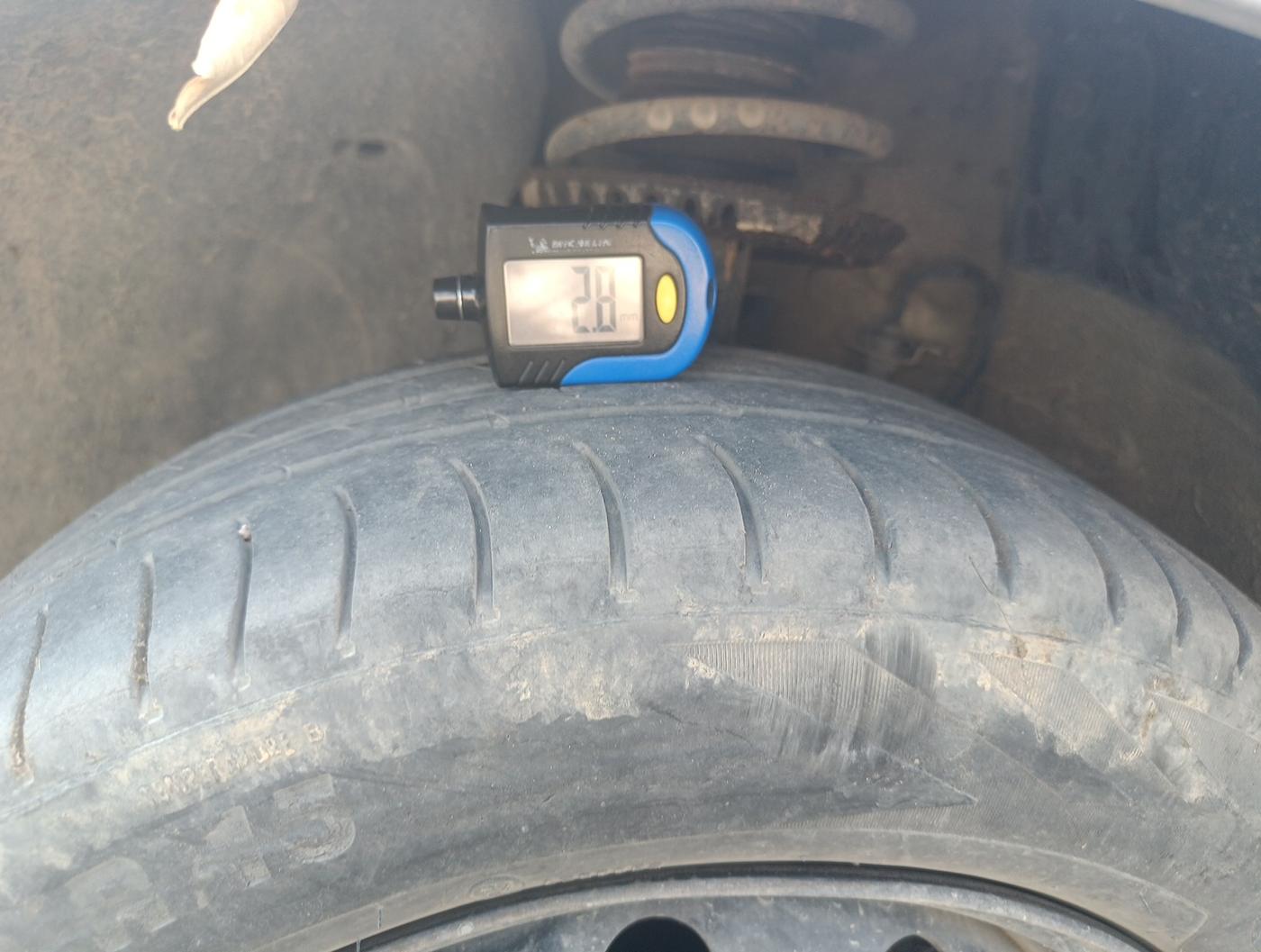 2012 Volkswagen Polo COMFORTLINE 1.2L, Diesel, Manual, 1,55,800 km, tyre