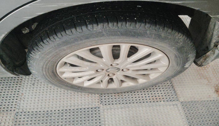 2020 Maruti Dzire ZXI, Petrol, Manual, 66,924 km, tyre