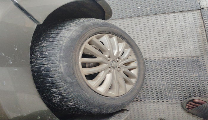 2020 Maruti Dzire ZXI, Petrol, Manual, 66,924 km, tyre