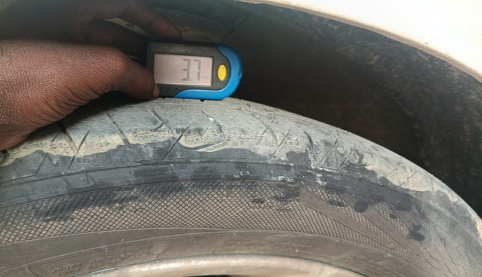 2014 Ford Ecosport TITANIUM 1.5L DIESEL, Diesel, Manual, 1,30,056 km, tyre