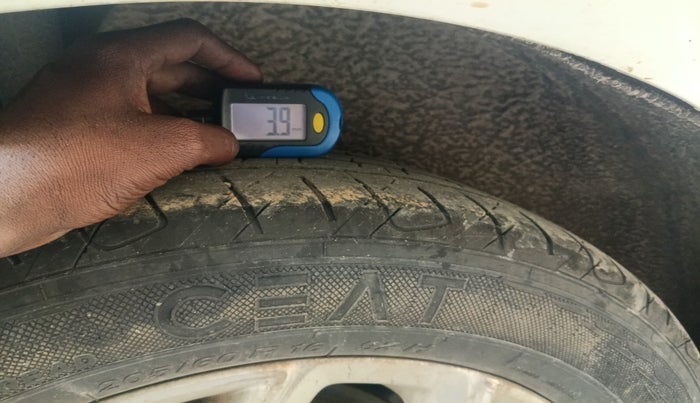 2014 Ford Ecosport TITANIUM 1.5L DIESEL, Diesel, Manual, 1,30,056 km, tyre