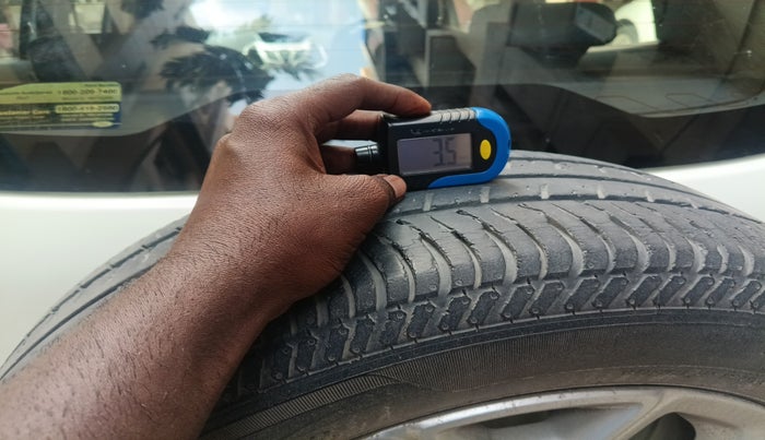 2014 Ford Ecosport TITANIUM 1.5L DIESEL, Diesel, Manual, 1,30,056 km, tyre