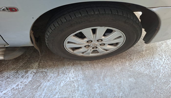 2011 Toyota Innova V 2.5 7 STR, Diesel, Manual, 1,36,959 km, tyre