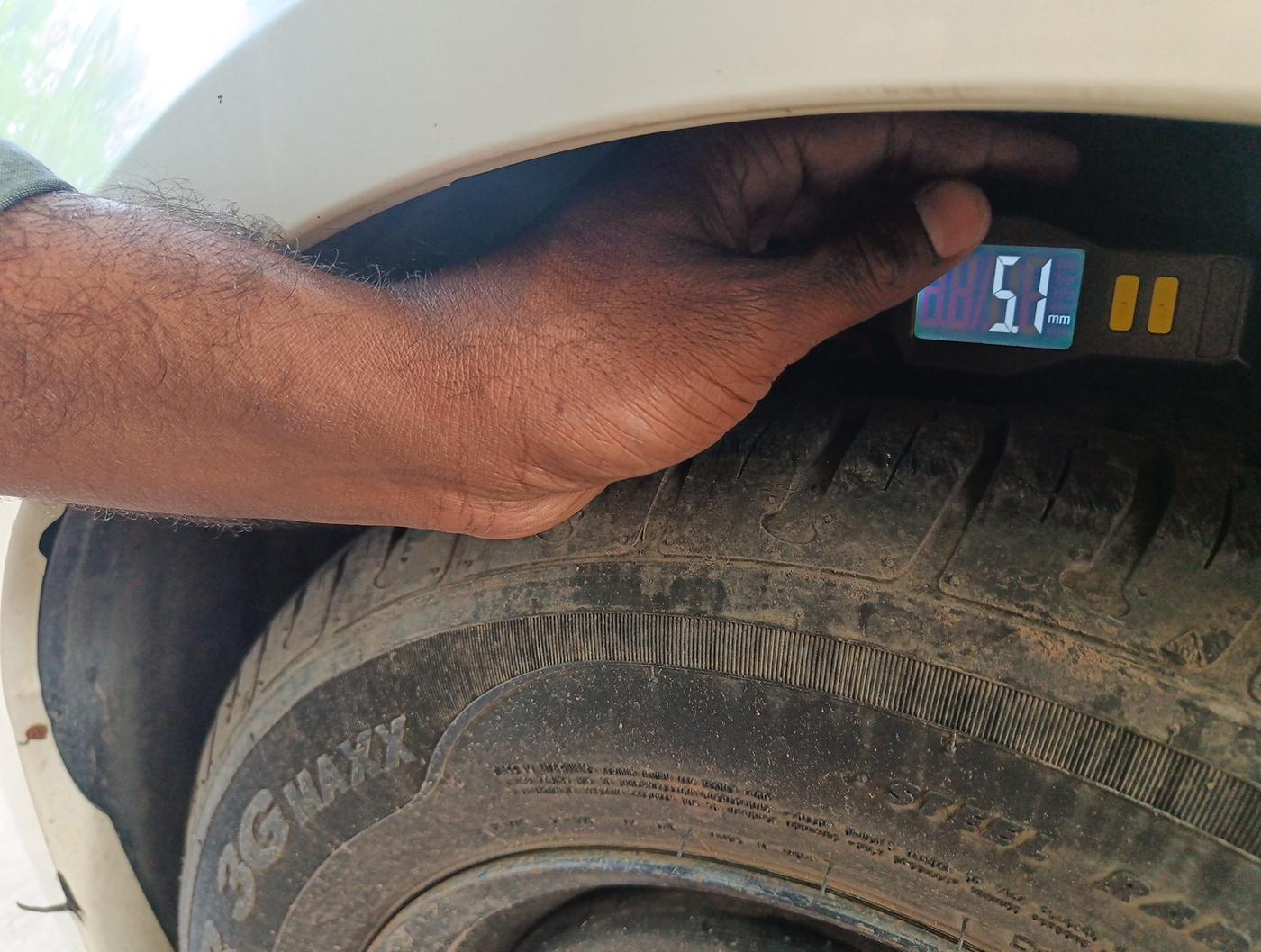 2018 Mahindra E VERITO D2, Electric, Automatic, 48,385 km, tyre
