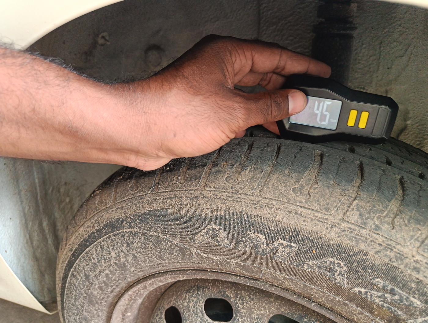 2018 Mahindra E VERITO D2, Electric, Automatic, 48,385 km, tyre