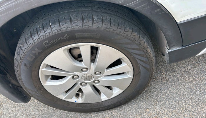 2015 Maruti S Cross ZETA 1.3, Diesel, Manual, 92,967 km, tyre