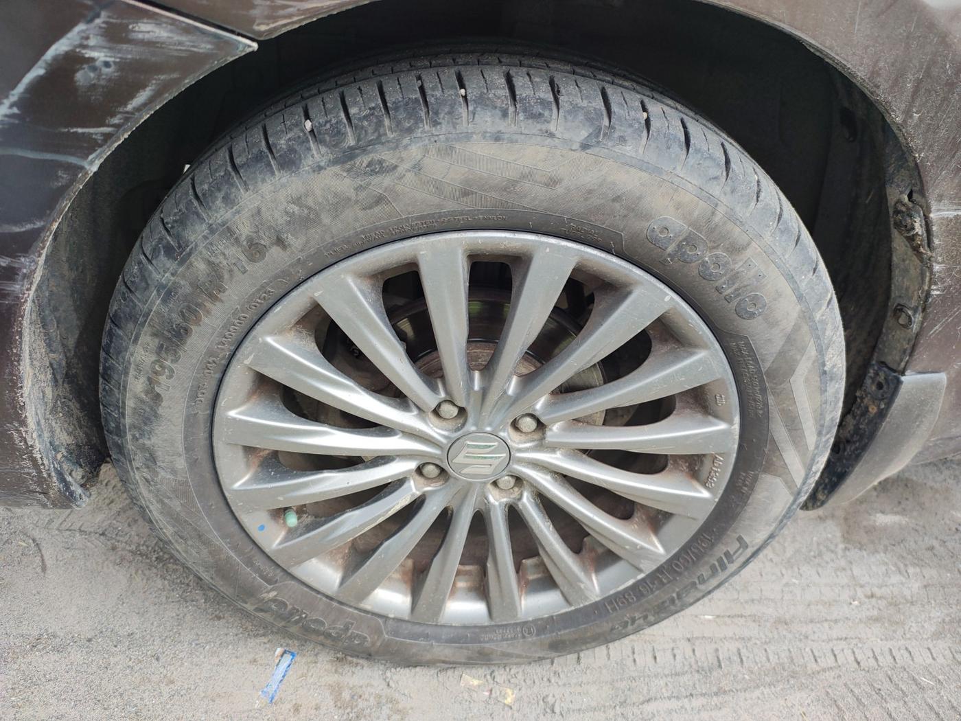 2015 Maruti Ciaz ZXI+, Petrol, Manual, 1,27,122 km, tyre