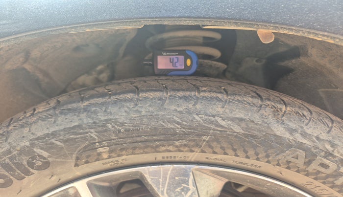 2021 Mahindra XUV300 W8 (O) 1.2 PETROL AMT, Petrol, Automatic, 1,08,078 km, tyre
