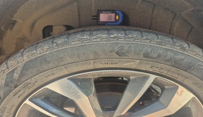 2021 Mahindra XUV300 W8 (O) 1.2 PETROL AMT, Petrol, Automatic, 1,08,078 km, tyre