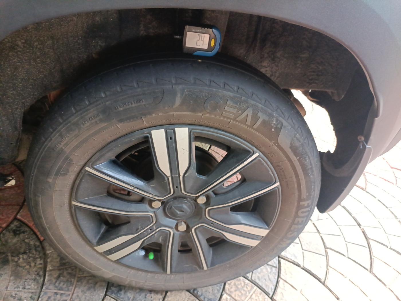 2023 Renault Kwid CLIMBER AMT 1.0, Petrol, Automatic, 32,662 km, tyre