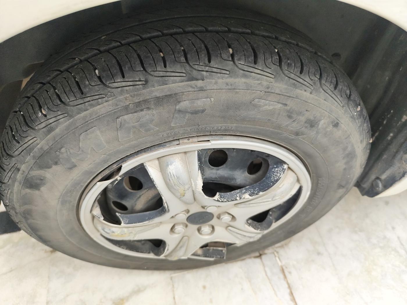 2011 Maruti Swift Dzire VDI, Diesel, Manual, 1,75,000 km, tyre