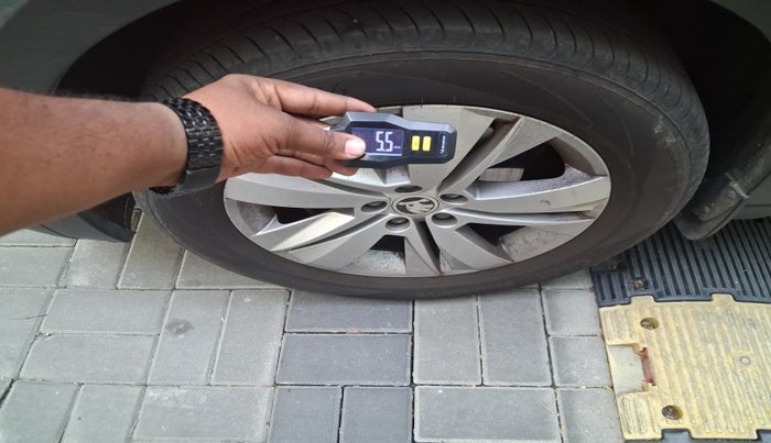 2024 Skoda KUSHAQ AMBITION 1.0L TSI AT, Petrol, Automatic, 7,015 km, tyre