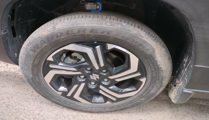 2023 Maruti BREZZA ZXI + SMART HYBRID, Petrol, Manual, 27,108 km, tyre
