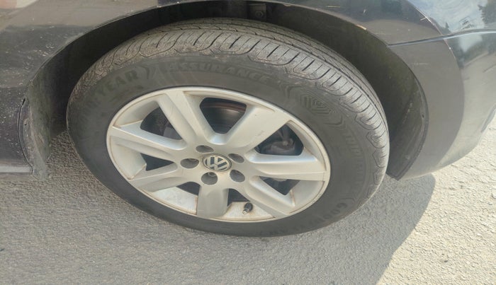 2011 Volkswagen Polo COMFORTLINE 1.2L PETROL, Petrol, Manual, 1,37,449 km, tyre