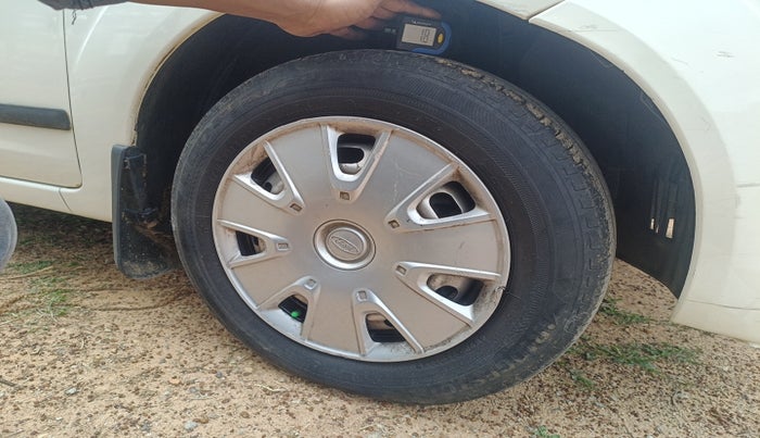 2012 Ford Figo LXI 1.2 PETROL, Petrol, Manual, 98,640 km, tyre