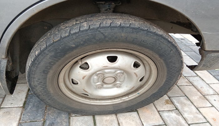 2021 Maruti Eeco 5 STR AC CNG, Petrol, Manual, 1,06,752 km, tyre