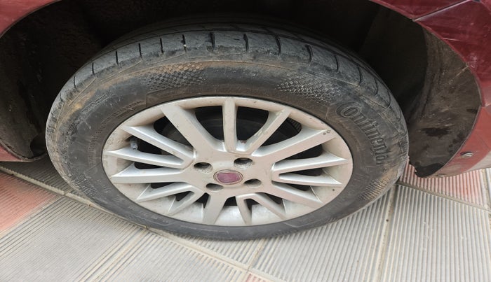 2011 Fiat Linea EMOTION PK 1.3 MJD, Diesel, Manual, 1,10,326 km, tyre