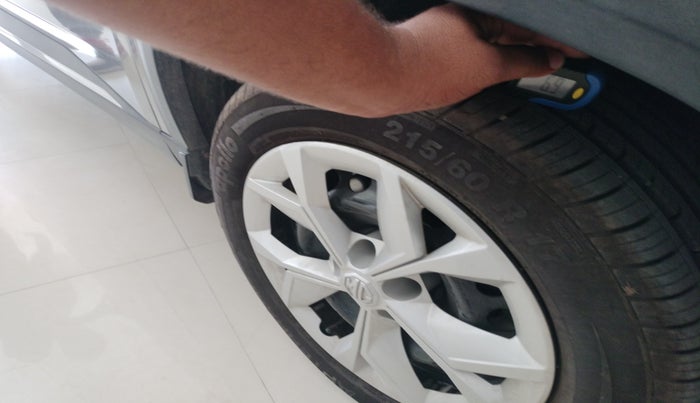 2024 MG HECTOR STYLE 1.5 PETROL, Petrol, Manual, 1,980 km, tyre
