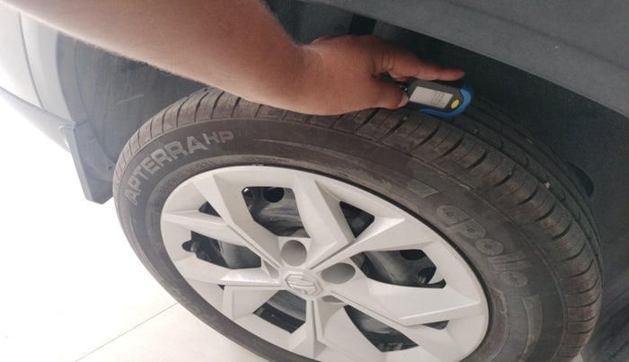 2024 MG HECTOR STYLE 1.5 PETROL, Petrol, Manual, 1,980 km, tyre