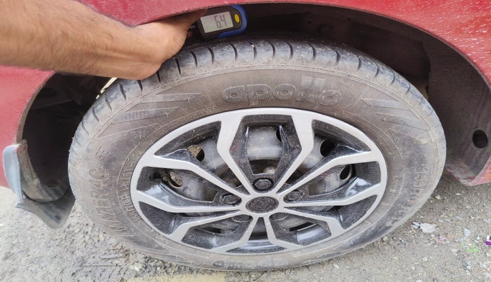 2013 Hyundai Eon ERA +, Petrol, Manual, 75,876 km, tyre