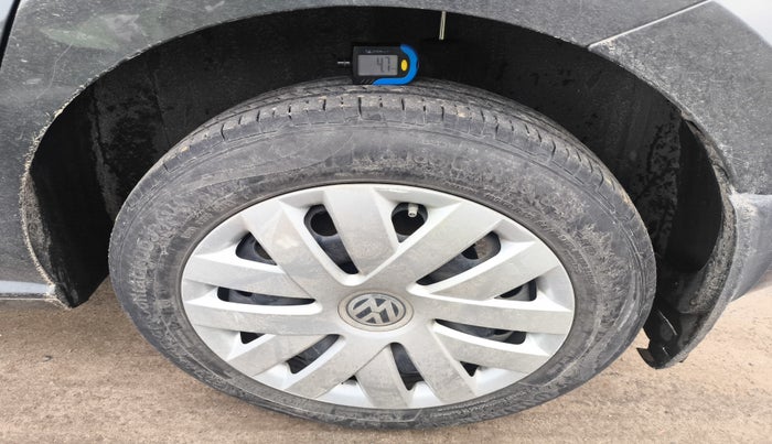 2015 Volkswagen Polo COMFORTLINE 1.5L, Diesel, Manual, 90,141 km, tyre