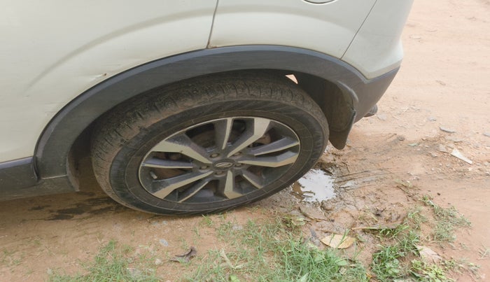 2019 Mahindra XUV300 W8 (O) 1.2 PETROL, Petrol, Manual, 53,825 km, tyre