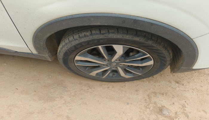 2019 Mahindra XUV300 W8 (O) 1.2 PETROL, Petrol, Manual, 53,825 km, tyre