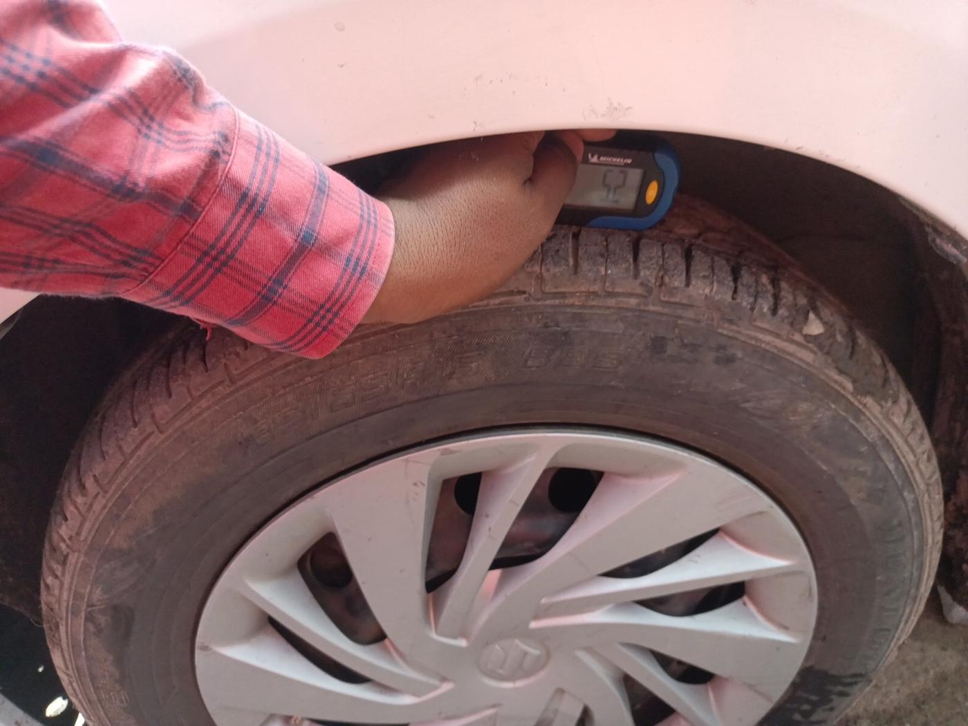 2016 Maruti Ertiga VXI CNG, Petrol, Manual, 2,57,666 km, tyre