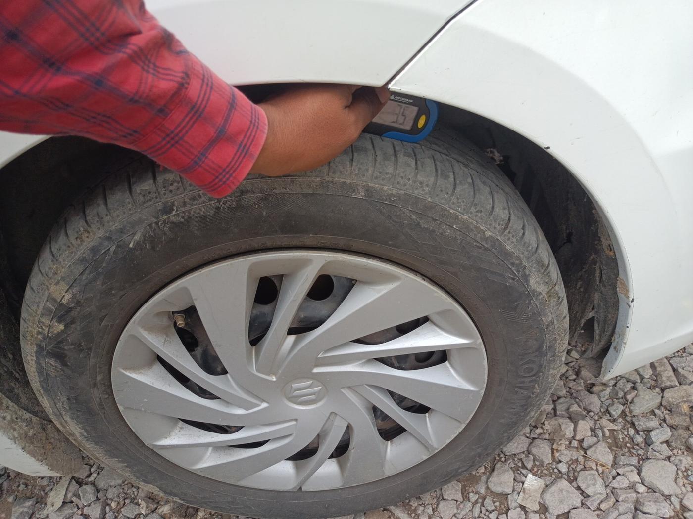 2016 Maruti Ertiga VXI CNG, Petrol, Manual, 2,57,666 km, tyre