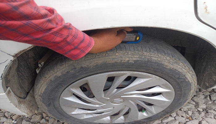 2016 Maruti Ertiga VXI CNG, Petrol, Manual, 2,57,166 km, tyre