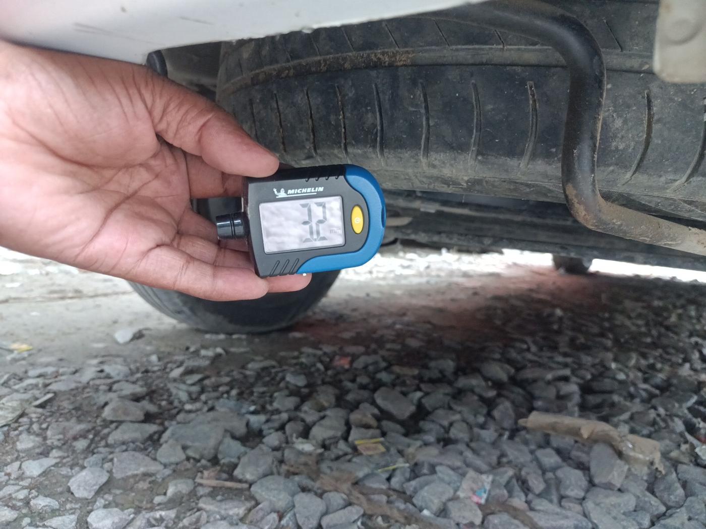 2016 Maruti Ertiga VXI CNG, Petrol, Manual, 2,57,666 km, tyre