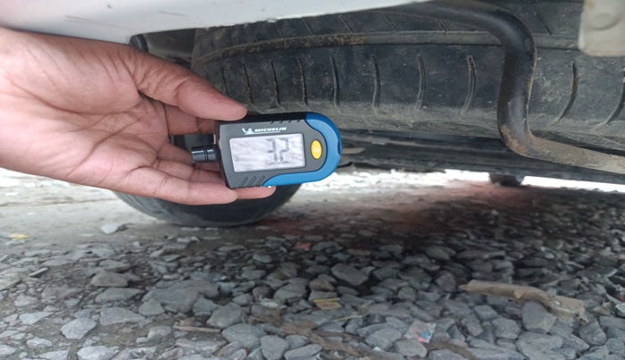 2016 Maruti Ertiga VXI CNG, Petrol, Manual, 2,57,166 km, tyre