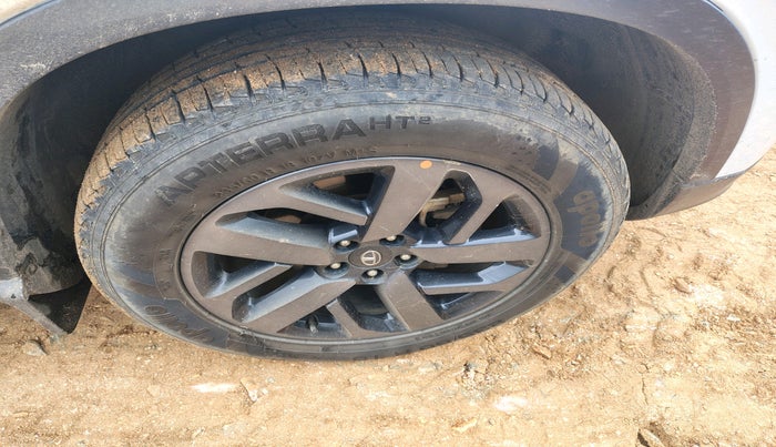 2022 Tata Safari XZ PLUS, Diesel, Manual, 80,573 km, tyre