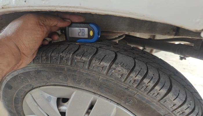 2011 Maruti Alto LX, Petrol, Manual, 1,10,479 km, tyre