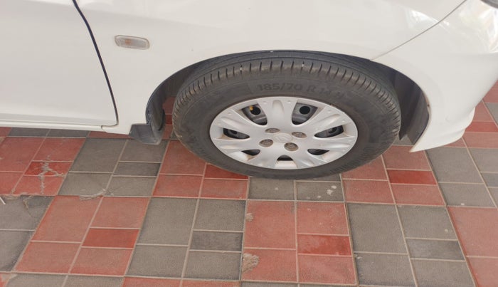 2014 Honda Amaze 1.2L I-VTEC S, Petrol, Manual, 1,25,896 km, tyre