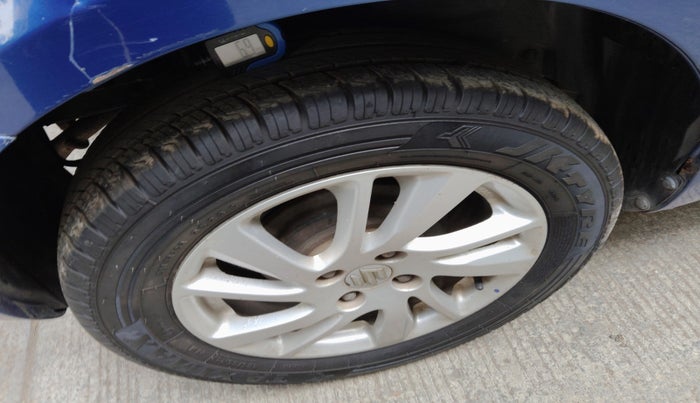 2014 Maruti Swift ZXI, Petrol, Manual, 45,901 km, tyre