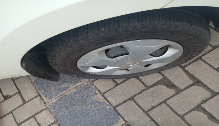 2015 Tata Bolt XE REVOTRON, Petrol, Manual, 20,343 km, tyre